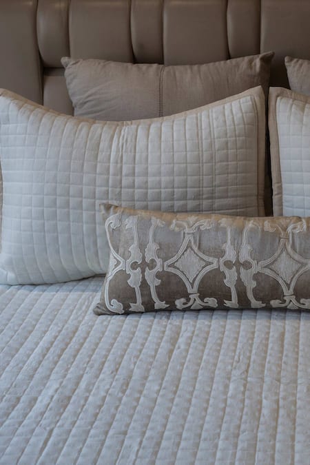 Buy Sittara Workz Ivory Cotton Velvet Makhmal Qubic Bedding Set Buy_Sittara Workz_Ivory Cotton Velvet Makhmal Qubic Bedding Set