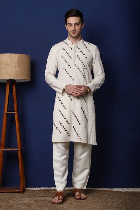 Menero Floral Embroidered Kurta Set 