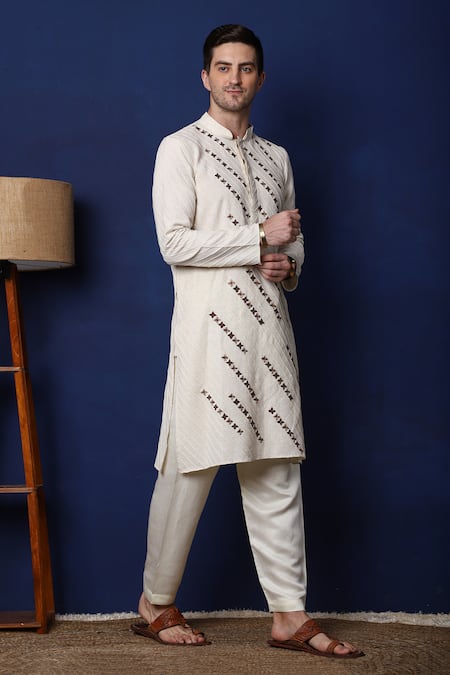 Menero_Off White , Satin Embroidery Floral Kurta Set _at_Aza_Fashions