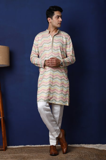 MENERO Off White Cotton Embroidered Thread Chevron Kurta With Pant 