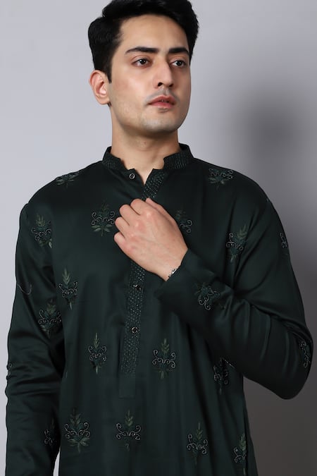 Menero_Green Cotton Embroidery Floral Thread Kurta With Pant _Online_at_Aza_Fashions