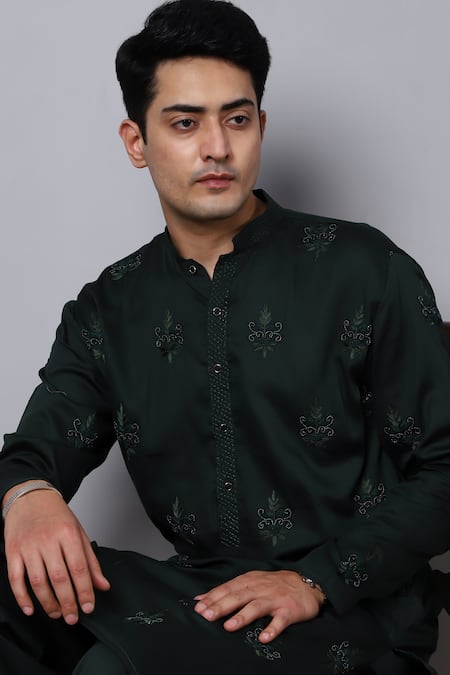 Menero_Green Cotton Embroidery Floral Thread Kurta With Pant _at_Aza_Fashions
