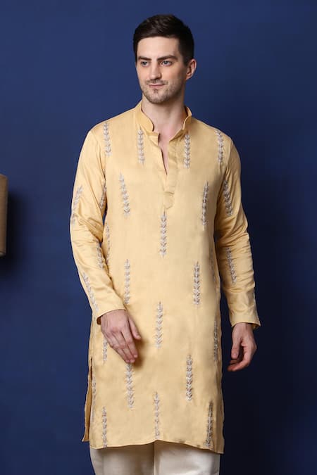 Menero Foliage Embroidered Kurta With Pant 