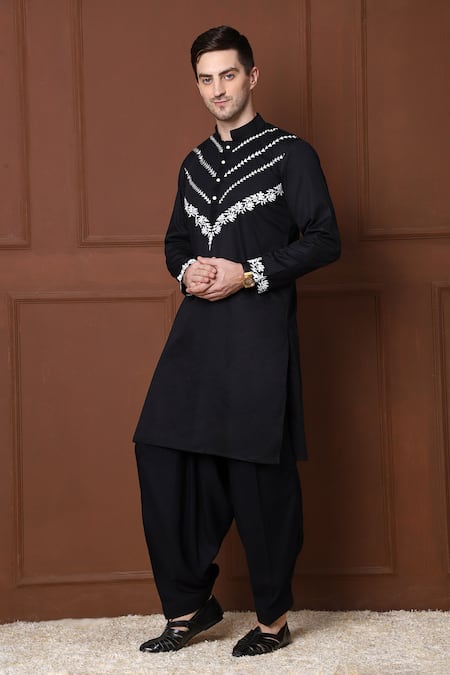 Menero Geometric Embroidered Kurta With Pathani 