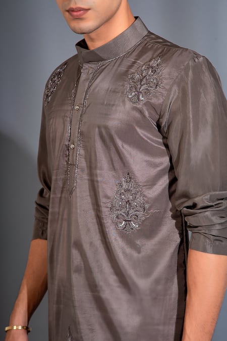 Menero_Grey Chanderi Silk, Cotton Diamonds, Embroidery Damask Dabka Kurta With Pant _at_Aza_Fashions