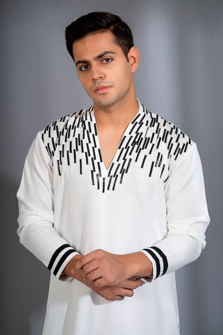 Menero White Chanderi Silk, Crepe Leather Striped V Neck Kurta With Pant Online at Aza Fashions Menero_White Chanderi Silk, Crepe Leather Striped V Neck Kurta With Pant _Online_at_Aza_Fashions