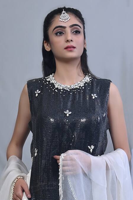 Buy Mirkashi Black Georgette, Silk Organza Sequins, Pearls Embellished Cut-out Kurta Pant Set Buy_Mirkashi_Black Georgette, Silk Organza Sequins, Pearls Embellished Cut-out Kurta Pant Set