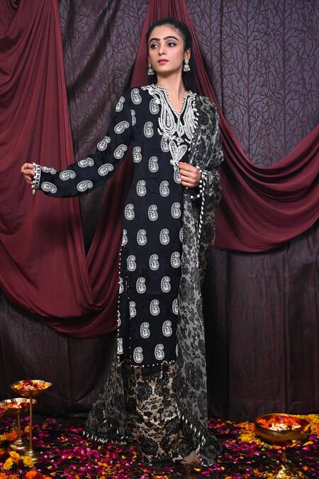 Buy Mirkashi Black , , Embroidery Paisley Print Kurta Pant Set Buy_Mirkashi_Black , , Embroidery Paisley Print Kurta Pant Set