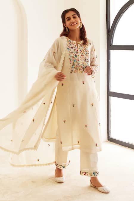 House Of Pink White Organza, Chanderi Sequins, Embroidery Split French Knot Kurta Pant Set Online at Aza Fashions House Of Pink_White Organza, Chanderi Sequins, Embroidery Split French Knot Kurta Pant Set _Online_at_Aza_Fashions