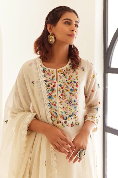 Buy House Of Pink White Organza, Chanderi Sequins, Embroidery Split French Knot Kurta Pant Set Online at Aza Fashions Buy_House Of Pink_White Organza, Chanderi Sequins, Embroidery Split French Knot Kurta Pant Set _Online_at_Aza_Fashions