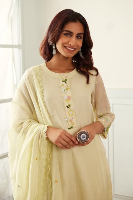 House Of Pink White Organza, Chanderi Sequins, Embroidery Round Neck Floral Kurta Set Online at Aza Fashions House Of Pink_White Organza, Chanderi Sequins, Embroidery Round Neck Floral Kurta Set _Online_at_Aza_Fashions