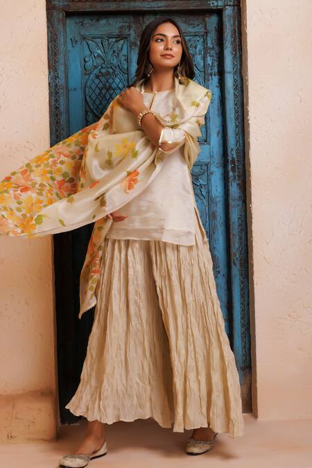 Buy_Geroo Jaipur_Gold Chanderi Embroidery Keyhole Neck Mukaish Kurta Set _Online_at_Aza_Fashions