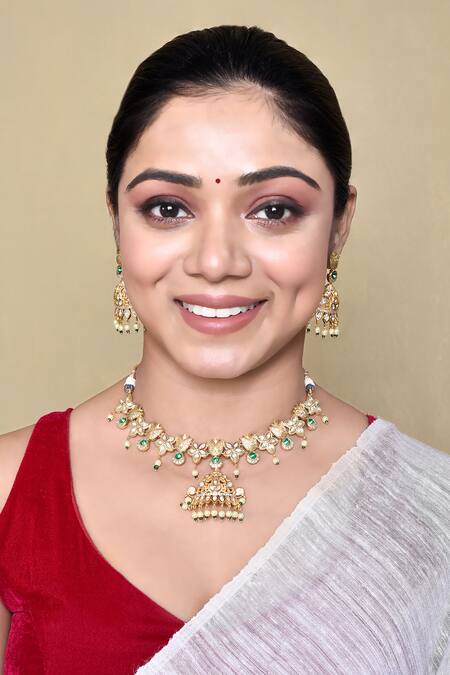 Nazaakat By Samara Singh_White Pearls, Stones Floral Cut Work Pendant Necklace Set _at_Aza_Fashions