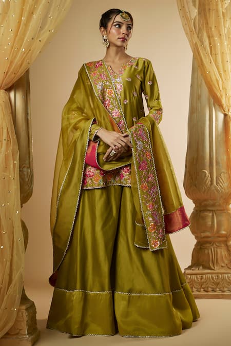 The Aarya Floral Hand Embroidered Kurta Set 