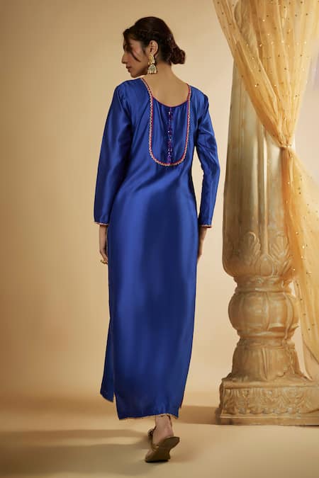 The Aarya Flower Hand Embroidered Kurta Pant Set 