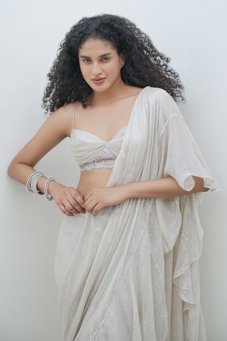 Buy_Amrta By Guneet Kondal_Ivory Chiffon Embroidery Sweetheart Neck Pre-stitched Saree With Blouse _Online_at_Aza_Fashions