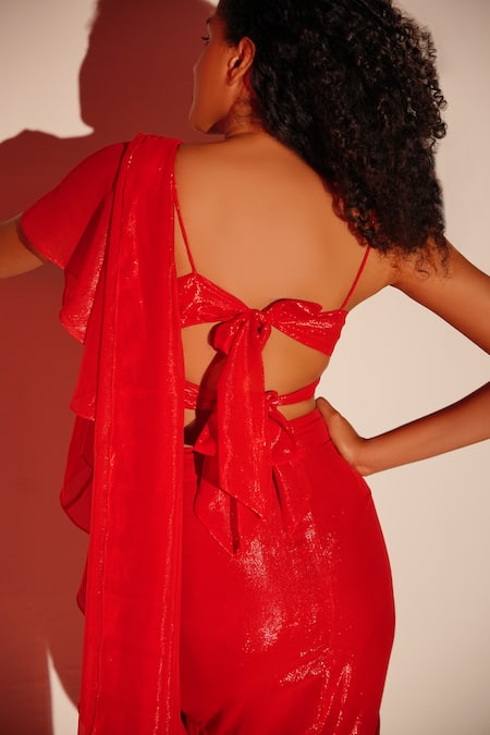 Buy_Amrta By Guneet Kondal_Red Polyester, Viscose Sweetheart Neck Pre-stitched Saree With Ruched Blouse 