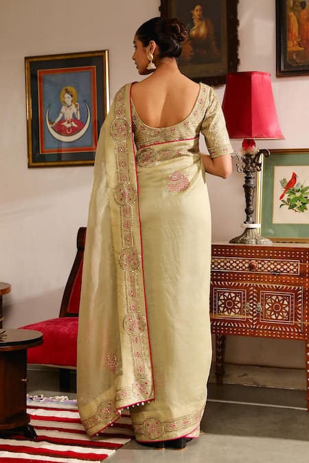 Shop Roohbyridhimaa Green Organza, Viscose Amairaa Embroidered Saree With Unstitched Blouse Piece at Aza Fashions Shop_Roohbyridhimaa_Green Organza, Viscose Amairaa Embroidered Saree With Unstitched Blouse Piece _at_Aza_Fashions