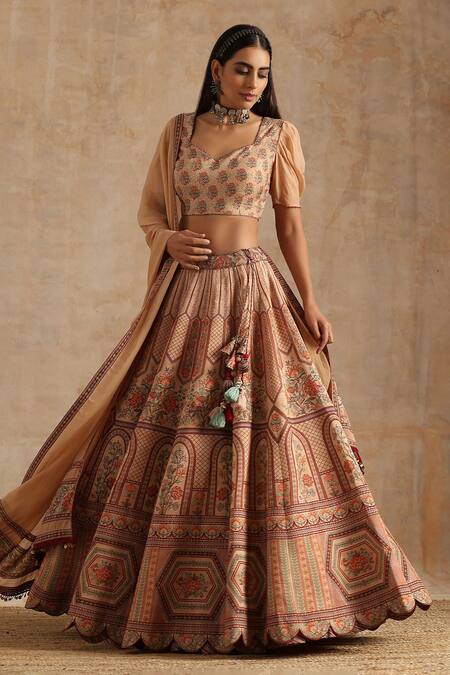 Buy_Samvrih_Beige Chanderi (35% Silk Digital Printed Floral Sweetheart Pattern Lehenga Set _Online_at_Aza_Fashions