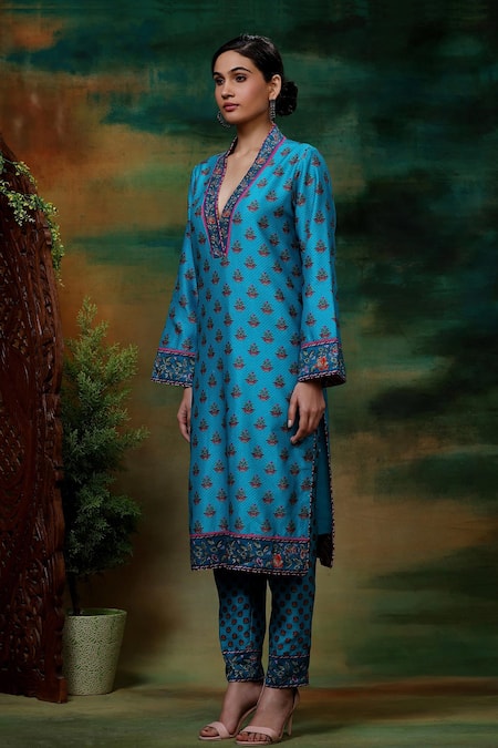 Buy_Samvrih_Blue Chanderi Silk, Voile Embroidery V-neck Neelam Boota Print Kurta Set _Online_at_Aza_Fashions