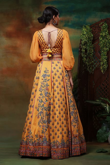 Samvrih Swarn Hiran Embroidered Lehenga Set 