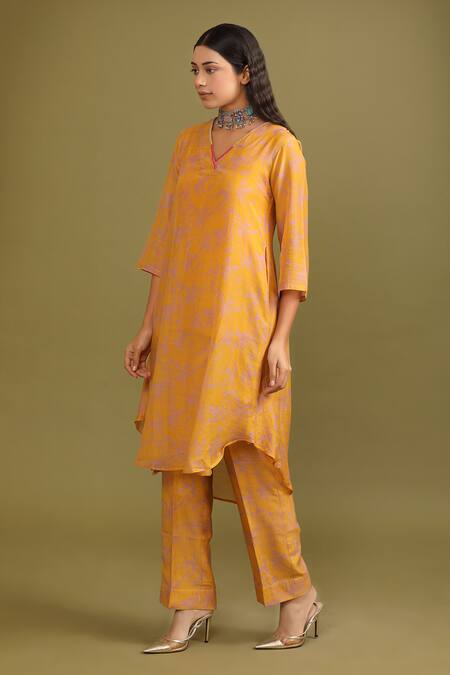 Buy_Trendy Tokari_Yellow Silk, Chanderi Beads V-neck Leaflet Print Kurta And Pant Set 