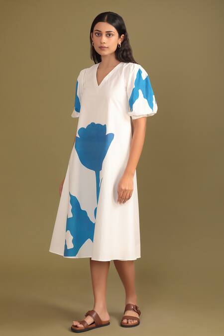 Trendy Tokari White Polyester V-neck Tulip Print A-line Dress at Aza Fashions Trendy Tokari_White Polyester V-neck Tulip Print A-line Dress _at_Aza_Fashions
