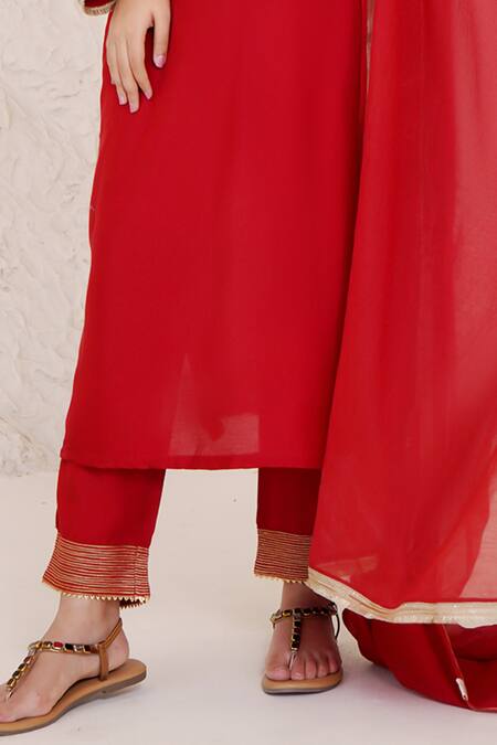 Buy_Nero India_Red Silk, Modal Lace Round Neck Zari Embroidered Kurta Pant Set _Online_at_Aza_Fashions
