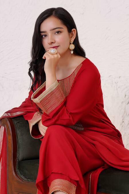 Buy_Nero India_Red Silk, Modal Lace Round Neck Zari Embroidered Kurta Pant Set 