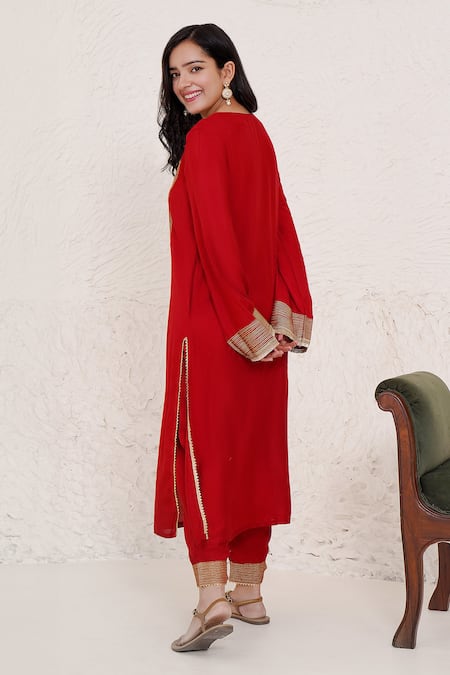 Nero India Aari Embroidered Yoke Kurta & Pant Set 