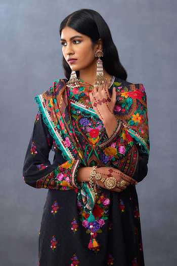 Buy Torani Black Embroidery Dil Shaad Aziya Print Scarf Online at Aza Fashions Buy_Torani_Black Embroidery Dil Shaad Aziya Print Scarf _Online_at_Aza_Fashions