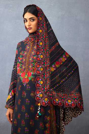 Shop Torani Black Cotton, Silk Embroidery, Dil Shaad Zainab Garden Print Kurta Pant Set Online at Aza Fashions Shop_Torani_Black Cotton, Silk Embroidery, Dil Shaad Zainab Garden Print Kurta Pant Set _Online_at_Aza_Fashions