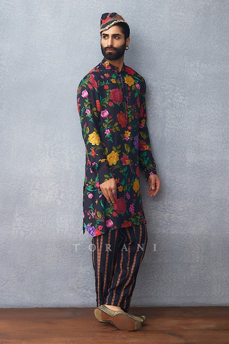 Torani Black Cotton, Silk Embroidery Floral Print Bundi Kurta Set Online at Aza Fashions Torani_Black Cotton, Silk Embroidery Floral Print Bundi Kurta Set _Online_at_Aza_Fashions