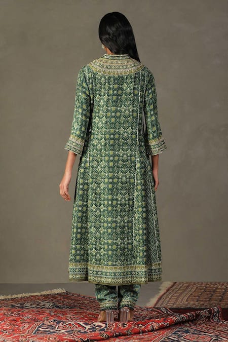 Shop RI.Ritu Kumar Green Kurta 100% Silk Printed Geometric Mandarin Collar Ayati Set at Aza Fashions Shop_RI.Ritu Kumar_Green Kurta 100% Silk Printed Geometric Mandarin Collar Ayati Set_at_Aza_Fashions