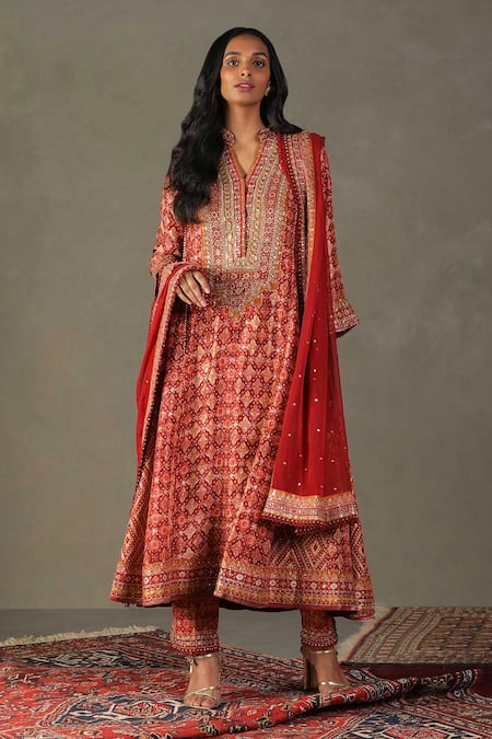 RI.Ritu Kumar Red Kurta 100% Silk Printed Diamond Mandarin Collar Ayati Set 