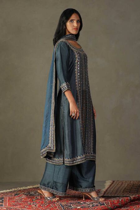 Shop RI.Ritu Kumar Grey Kurta 100% Silk Printed Geometric Round Ayati Palazzo Set Online at Aza Fashions Shop_RI.Ritu Kumar_Grey Kurta 100% Silk Printed Geometric Round Ayati Palazzo Set_Online_at_Aza_Fashions