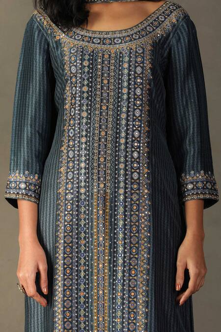 RI.Ritu Kumar Grey Kurta 100% Silk Printed Geometric Round Ayati Palazzo Set at Aza Fashions RI.Ritu Kumar_Grey Kurta 100% Silk Printed Geometric Round Ayati Palazzo Set_at_Aza_Fashions