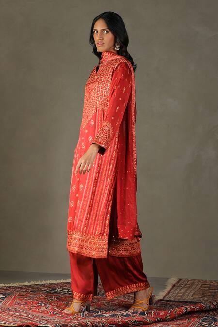 RI.Ritu Kumar_Red Kurta Shell 100% Silk Printed Geometric Notched Darpan Palazzo Set_Online_at_Aza_Fashions
