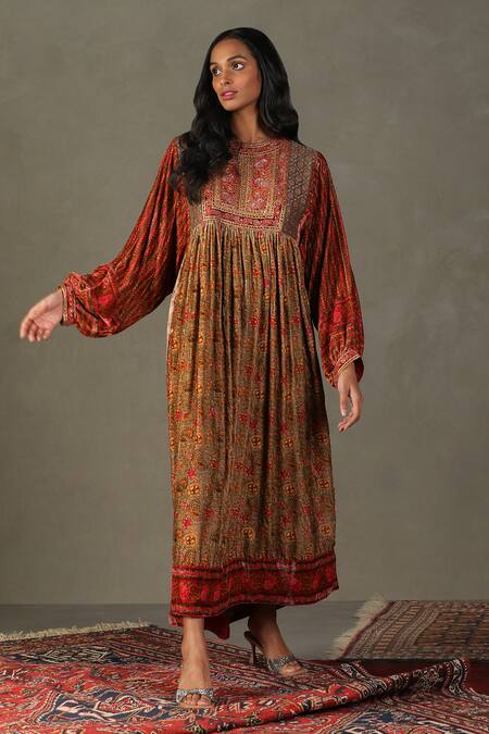 RI.Ritu Kumar Orange Shell Fabric - 100% Silk Print Zergul Zardozi Embroidered Bodice Dress Online at Aza Fashions RI.Ritu Kumar_Orange Shell Fabric - 100% Silk Print Zergul Zardozi Embroidered Bodice Dress _Online_at_Aza_Fashions