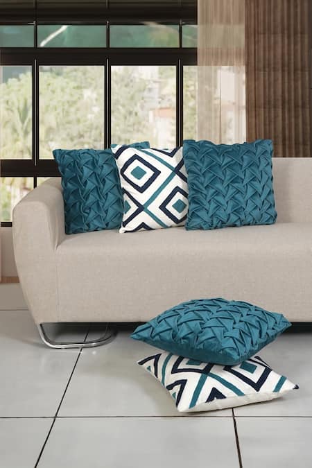 ODE & CLOE Blue Velvet Textured Smocked And Tufted 5 Pcs Cushion Covers 