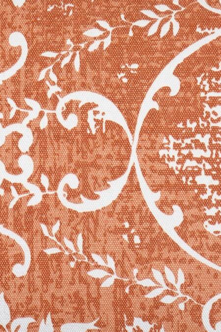 Ode & Cloe_Off White Cotton Print, Embroidery Hoop And 5 Pcs Cushion Covers_Online_at_Aza_Fashions