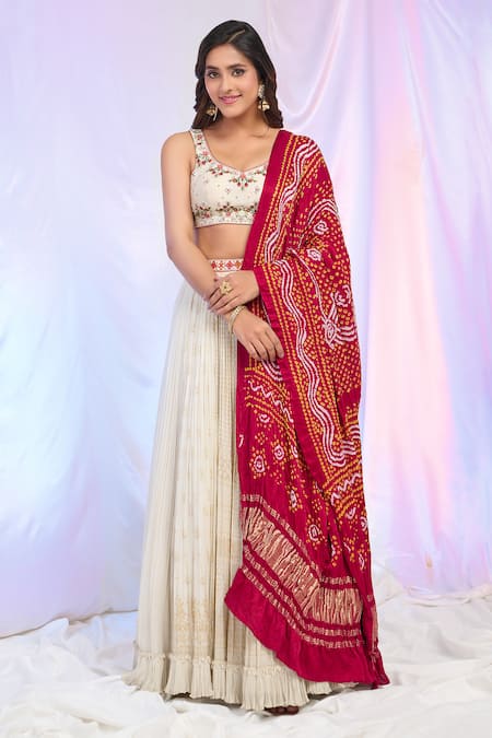 This Bride Wore An Unconventional Red And White Sabyasachi Lehenga | White  indian wedding dress, Indian wedding dress, Latest bridal lehenga