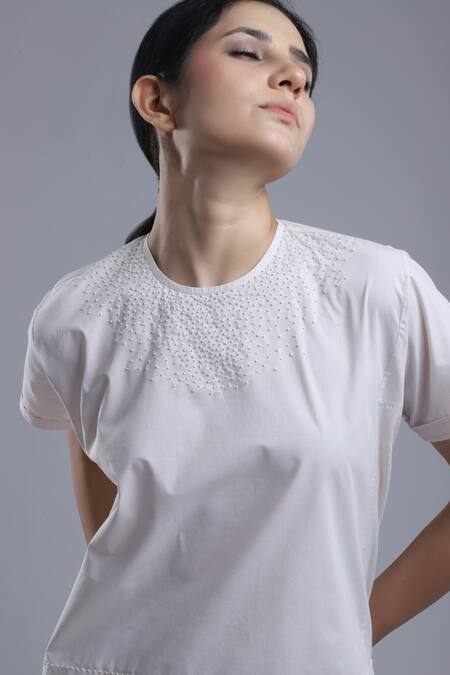 Dhi_Ivory Chanderi Embroidery Round Neck Tonal French Knot T-shirt _Online_at_Aza_Fashions