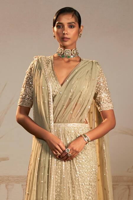 Ridhi Mehra_Green Net Embellished Floral V Neck Sitara Pre-draped Saree Set  _Online_at_Aza_Fashions