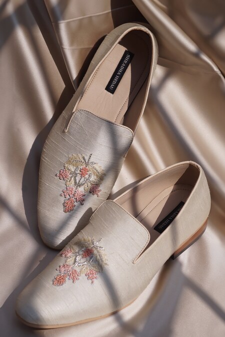 Shradha Hedau Footwear Couture Beige Embroidered Fergus Butti Moccasins 