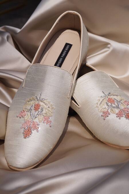 Shradha Hedau Footwear Couture_Beige Embroidered Fergus Butti Moccasins  _at_Aza_Fashions