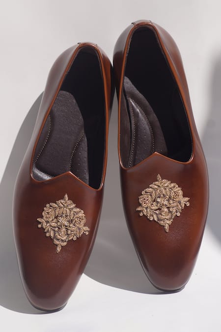 Shradha Hedau Footwear Couture Elio Leather Embroidered Mojari 