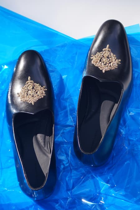 Shop_Shradha Hedau Footwear Couture_Black Embroidered Niran Mojari  _at_Aza_Fashions