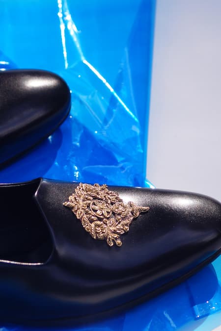 Buy_Shradha Hedau Footwear Couture_Black Embroidered Niran Mojari  _Online_at_Aza_Fashions