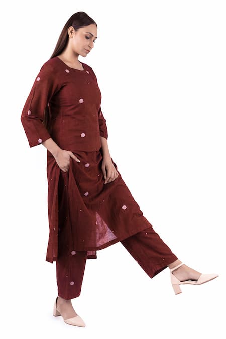Khat_Red , Handloom Embroidery Round Floral Pattern Handwoven Kurta Set _at_Aza_Fashions